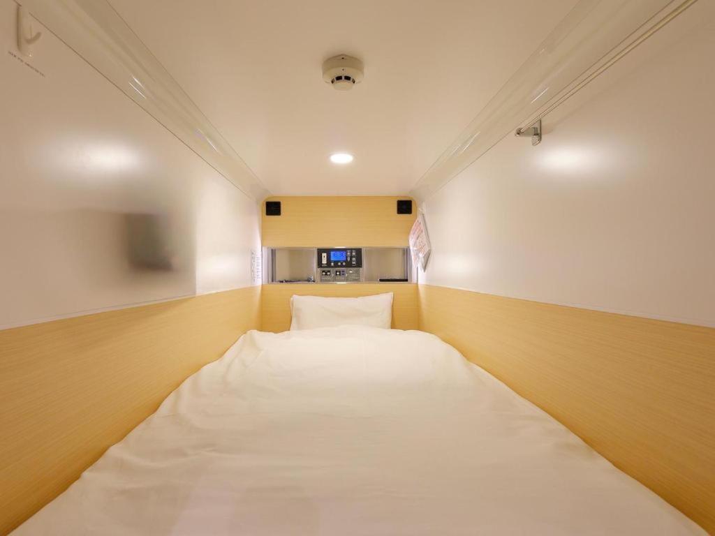 Acro Capsule Hotel Namba Dotonbori Осака Экстерьер фото